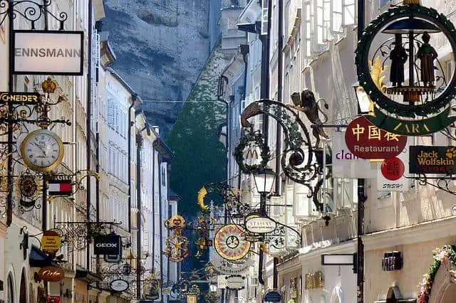 Medieval Towns: Growth, Trade & Urban Life in the Middle Ages 12 Signed Displayed Outside Shops *Medieval Guild Signs