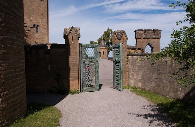 Hohenzollern Castle: A Majestic Fortress in the Swabian Alps 5 castle wall gc7d7205de 640
