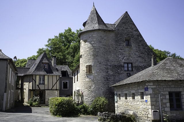 The Medieval House: Parts of the House and Different Styles 2 condat sur vezere g8a32c4050 640