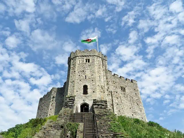 Cardiff Castle: Where History and Modernity Converge 1 cardiff castle 2235589 640