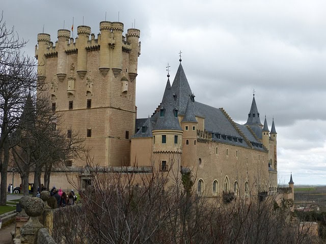 Discover the Medieval Charms of Segovia: A Top 10 Journey through Cultural and Historical Splendor 2 alcazar 510854 640